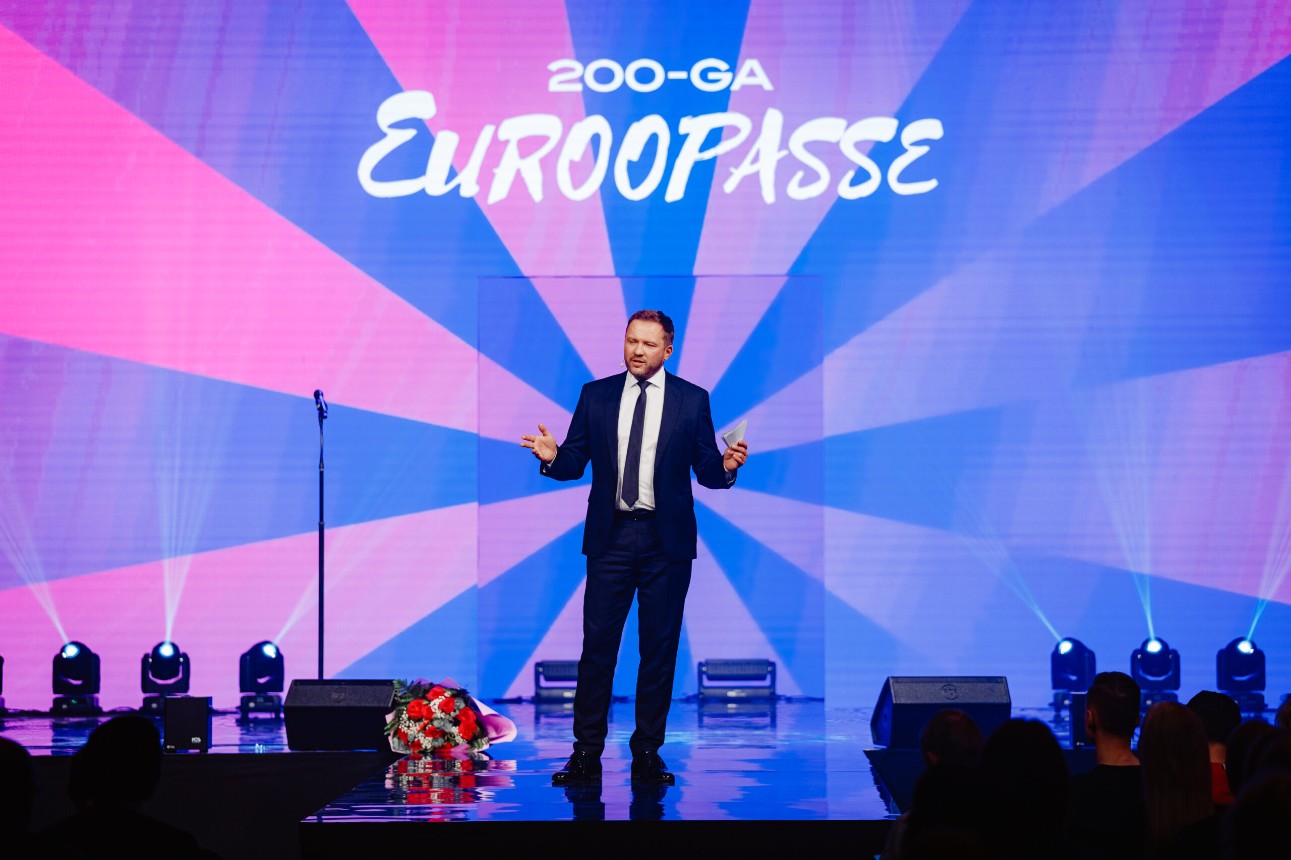 Head erakonnakaaslased, head Eesti 200 sõbrad! Täna käib Eesti 200 välja oma programmi ja nimekirja europarlamendi valimisteks. Meie programm on tulevikku vaata